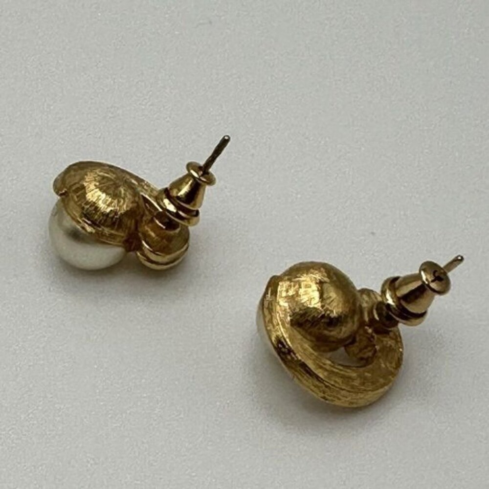 Vintage Costume Earrings Gold Scroll and Pearl Studs 1/2 Inch - Picture 3 of 5